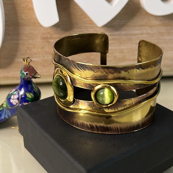 Wide Geometric Cat Eye Cuff Bracelet - Picture 2 of 8